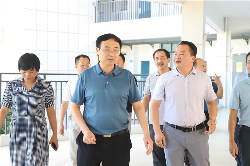 縣委副書記、縣長陸志前一行蒞臨我校調(diào)研指導(dǎo)工作