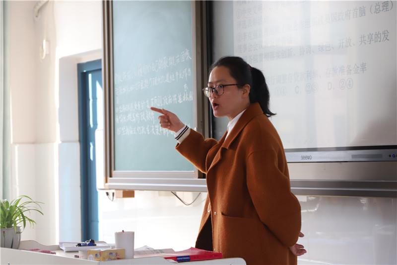 堅(jiān)定信仰，立德樹(shù)人